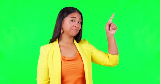Yeşil Ekran Kadın Düşünme Suratı Stüdyoda Arka Plandaki Adımları Menüyü — Stok video