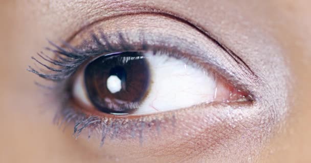 Žena Oko Make Viděním Oční Žákovský Test Lékařem Oftalmologem Oči — Stock video