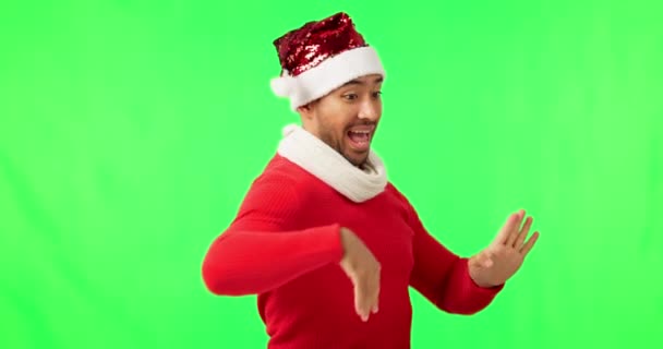 Weihnachtstanz Mann Und Grüner Schirm Mit Hut Freuen Sich Über — Stockvideo