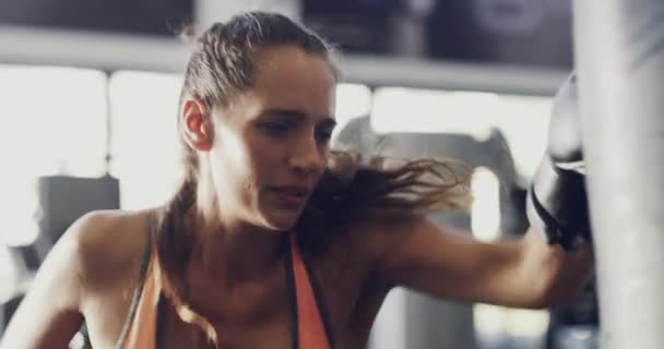 Fitness Sport Och Boxning Med Kvinna Gymmet För Riktig Träning — Stockvideo