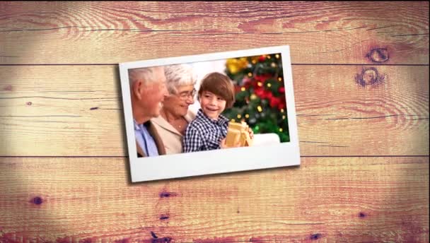 Familienfoto Auf Holztisch Mit Draufsicht Gemeinsame Erinnerungen Und Diashow Des — Stockvideo