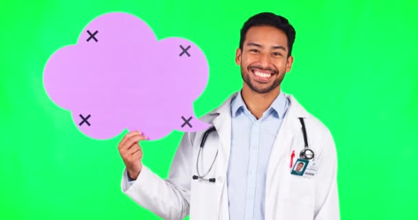 在绿色屏幕上出现了亚洲男人 医生和言语泡沫 可以在工作室背景下在社交媒体上聊天 模拟广告中男性形象 医疗或保健专业人员的微笑 — 图库视频影像