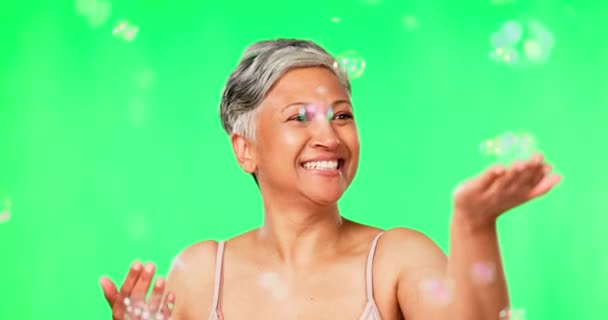 Old Woman Bubbles Natural Beauty Green Screen Fun Playful Cosmetic — Stock Video