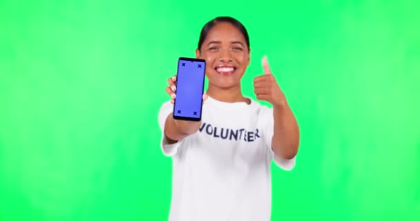绿色屏幕和女人 志愿者和大拇指向上 谢谢你或支持服务或慈善事业 比如移动应用程序上的情感和人的快乐脸 跟踪标记和工作室背景 — 图库视频影像