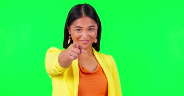 在招聘 招聘和人力资源的绿色屏幕上 女性的快乐 直率和面容 在工作室背景上 一个手部姿势孤立的员工的微笑 决定和肖像 — 图库视频影像