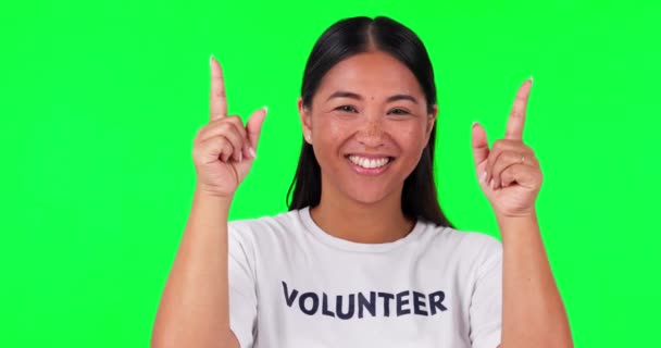 Πρόσωπο Γυναίκα Και Εθελοντής Δείχνοντας Προς Πάνω Πράσινη Οθόνη Και — Αρχείο Βίντεο