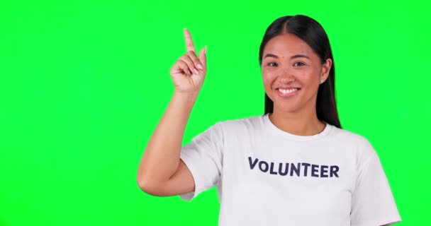 Vapaaehtoinen Vihreä Ruutu Nainen Joka Osoittaa Tilaa Mainonnalle Hyväntekeväisyydelle Tai — kuvapankkivideo