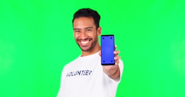 Tela Verde Sinal Shaka Homem Com Telefone Mockup Para Voluntário — Vídeo de Stock