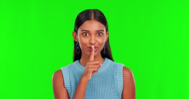 Зеленый Экран Лицо Женщины Тайна Пальца Губах Уединения Тайны Шума — стоковое видео