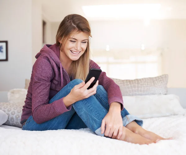 Woman Excited Phone Bed Communication Chat Notification Home Happy Young — Stock Photo, Image