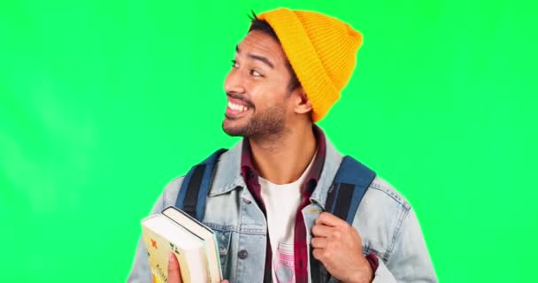 大学や教育プレゼンテーションのための緑の画面上のポイント 学生の本や男 スタジオの背景にバックパックに大学生の情報 登録手順と幸せな顔 — ストック動画