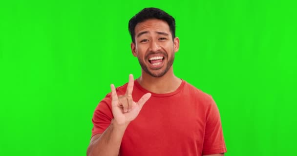 Retrato Hombre Signo Amor Con Sonrisa Indio Pantalla Verde Con — Vídeo de stock