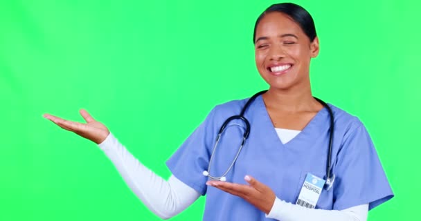 Pointant Femme Médecin Studio Avec Écran Vert Pour Marketing Promotion — Video