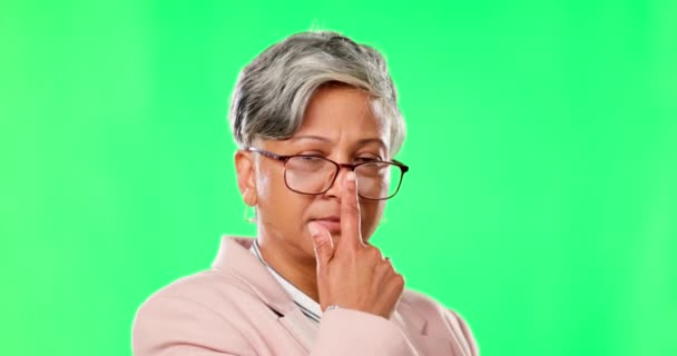 Sério Cara Uma Mulher Com Óculos Uma Tela Verde Para — Vídeo de Stock