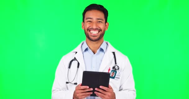 Écran Vert Tablette Portrait Médecin Avec Heureux Sourire Expert Soins — Video
