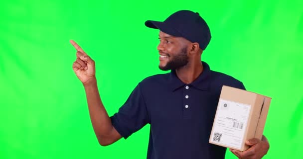 Feliz Hombre Negro Caja Apuntando Pantalla Verde Lista Presentación Información — Vídeo de stock