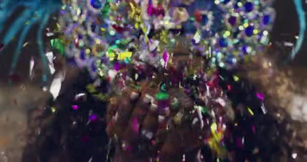 Mulher Dança Retrato Com Confete Brasil Carnaval Com Glitter Para — Vídeo de Stock