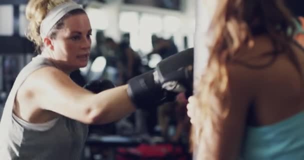 Fitness Coaching Boksen Met Vrouw Sportschool Voor Training Training Echte — Stockvideo