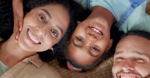 Mutlu Aile Rahatlayın Ellerinizi Sevgi Bağ Hafta Sonunun Keyfini Çıkarın — Stok video