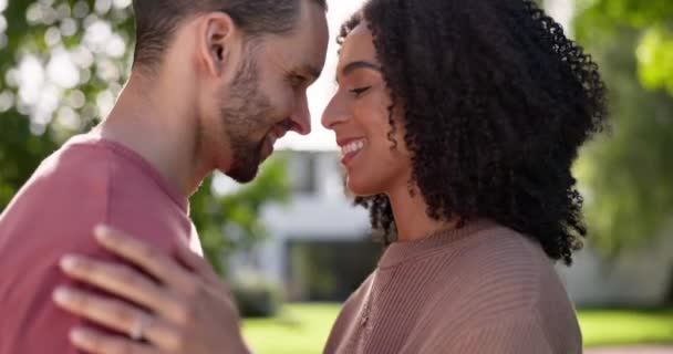 Szczęśliwy Miłość Para Uczuciem Ogrodzie Parku Lub Przyrody Romantycznej Randce — Wideo stockowe