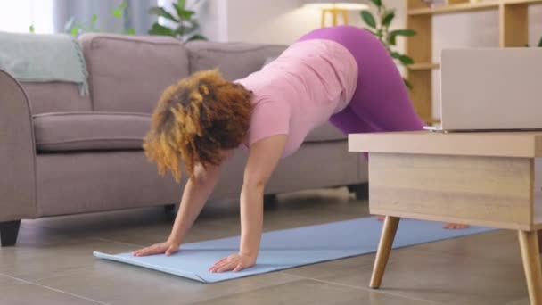 Gyakorlat Otthon Jóga Meditáció Edzés Cél Haladás Wellness Egészség Női — Stock videók