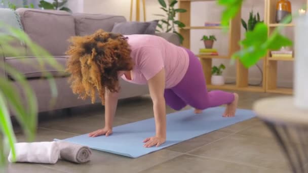 Home Fitness Woman Yoga Mediatation Health Exercise Chakra Workout Goal — стоковое видео