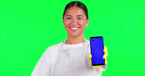 Азійка Чистіша Телефонна Посмішка Зеленому Екрані Рекламі Задньому Плані Студії — стокове відео