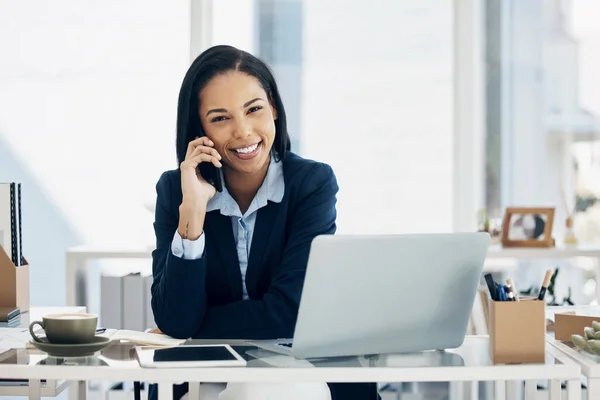 Llamada Telefónica Retrato Mujer Negocios Para Comunicación Oficina Networking Hablar — Foto de Stock
