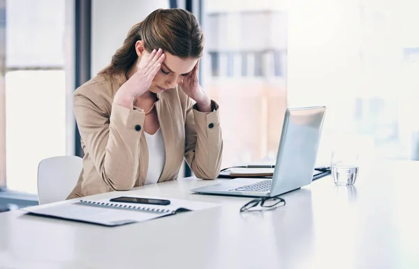 Ból Głowy Stres Kobieta Biznesie Praca Przy Komputerze Biurko Bólem — Zdjęcie stockowe
