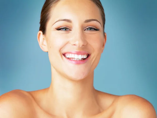 Smile Cosmetics Portrait Happy Woman Dermatology Skincare Makeup Blue Background — Stock Photo, Image
