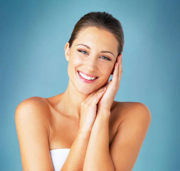 Huid Natuurlijk Glimlach Portret Van Vrouw Met Cosmetica Make Blauwe — Stockfoto