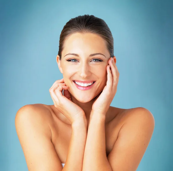 Skincare Cosméticos Beleza Retrato Mulher Feliz Com Dermatologia Maquiagem Fundo — Fotografia de Stock