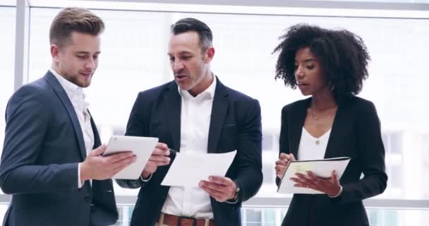 Adamları Belgeler Ekip Toplantısı Patronla Planlama Bilgi Işbirliği Için Görüşüyoruz — Stok video