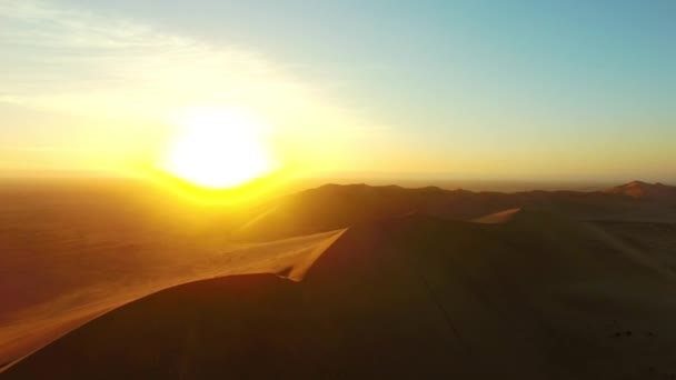 Sziluett Naplemente Utazás Drón Sivatag Szabadság Kaland Felfedezés Nyár Természet — Stock videók