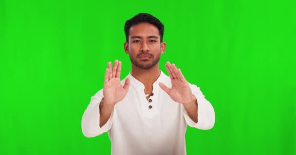 Asyalı Adam Tai Chi Manevi Enerji Yeşil Ekranda Stüdyo Arka — Stok video
