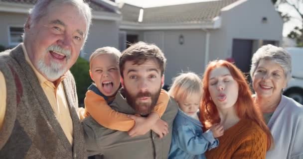 Selfie Drôle Avec Les Grands Parents Les Parents Les Enfants — Video