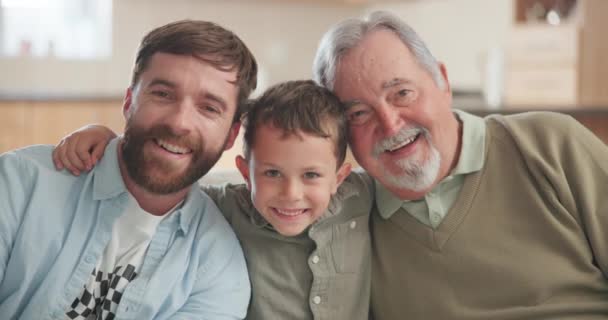 Pai Filho Avô Com Rosto Sala Estar Sorriso Junto Com — Vídeo de Stock