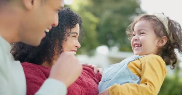 Família Pais Bebê Livre Brincar Felicidade Com Amor Vínculo Tempo — Vídeo de Stock