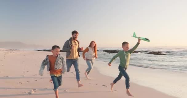 Love Vacation Family Running Beach Energy Happiness Bonding Loving Together — Stock Video