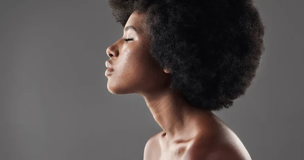 Уход Волосами Макет Профиль Черной Женщины Афропрической Красотой Кожей Сером — стоковое фото
