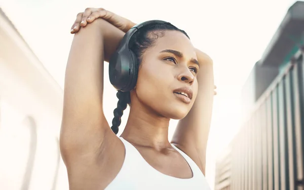 Stretching City Woman Headphones Training Stress Relief Exercise Audio Radio — Stock Photo, Image