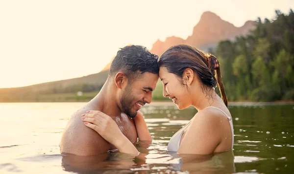 Lake Simma Eller Lyckliga Par Älskar Bindning Semester Semester Äventyr — Stockfoto
