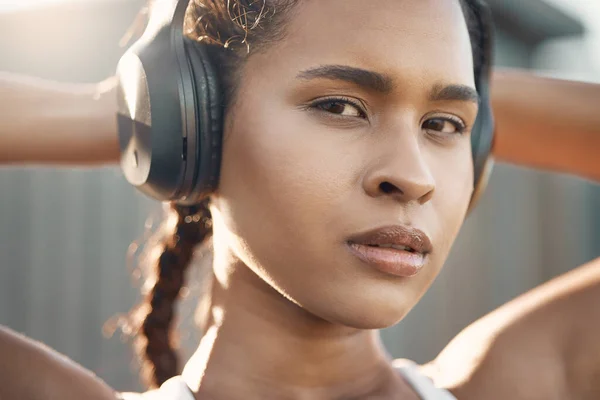 Headphones Woman Portrait Face Runner Streaming Music Start Training Workout — Stock Photo, Image