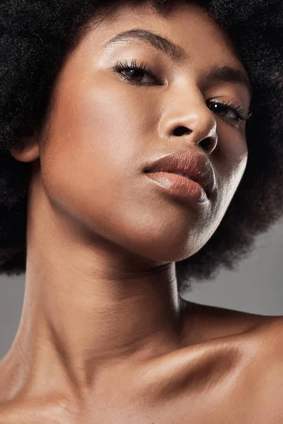 Close Gezicht Natuurlijke Schoonheid Vrouw Portret Cosmetica Met Huid Gloed — Stockfoto