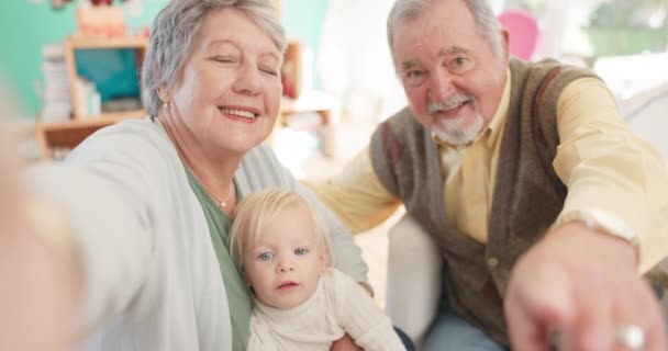 Selfie Love Elderly Couple Grandchild Bonding Playing Spending Time Home — Stock Video