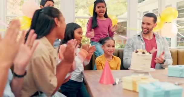Boldog Születésnapot Tapsot Bulizó Gyerekeket Izgatott Barátokat Vagy Embereket Ünnepelni — Stock videók