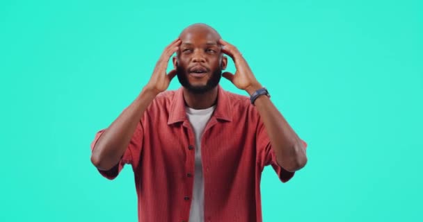 Wow Nachdenkend Und Ein Schwarzer Mann Auf Blauem Hintergrund Mit — Stockvideo