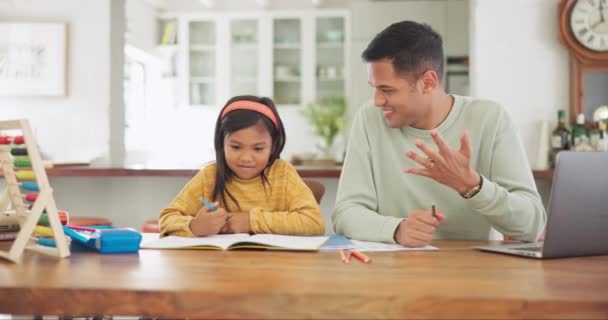 Matemáticas Aprendizaje Padre Feliz Con Niña Para Enseñanza Estudio Escuela — Vídeos de Stock