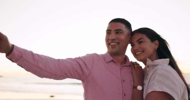 Selfie Polibek Pár Pláži Pro Cestování Romantiku Dovolenou Láskou Přírodě — Stock video