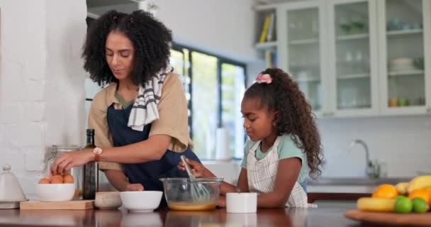 Cocinar Desayunar Madre Con Hija Cocina Para Ayudar Aprender Buscar — Vídeos de Stock